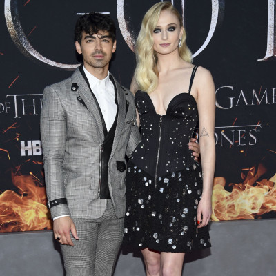 Ο Joe Jonas υποστήριξε τη Sophie Turner για την πρεμιέρα του GOT με τον πιο ξεκαρδιστικό τρόπο