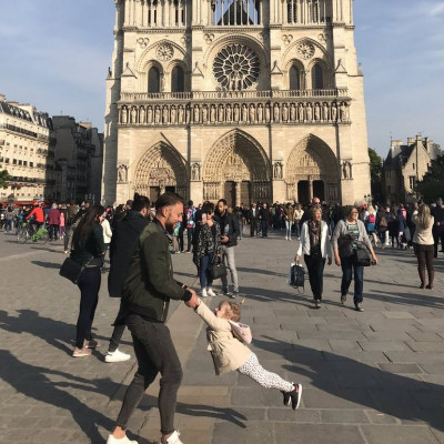 Γιατί όλοι στα social media ψάχνουν αυτόν τον μπαμπά με την κόρη του;