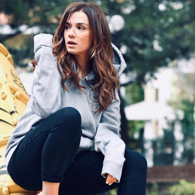 Bάσω Λασκαράκη: Η πρώτη εμφάνιση μετά την αναγγελία γάμου και οι αινιγματικές δηλώσεις (video)