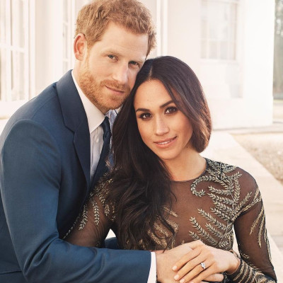 Θυμάσαι την φωτογραφία αρραβώνα του πρίγκιπα Harry με την Meghan; Δεν φαντάζεσαι τι έγινε με αυτήν