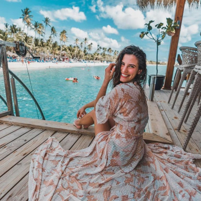 Η Χριστίνα Μπόμπα έβαλε το λευκό φόρεμα που θα φοράμε όλες το καλοκαίρι