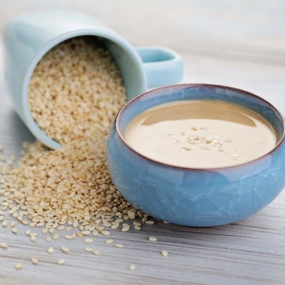 Ταχίνι: Τέσσερις λόγοι που δεν πρέπει να λείπει από τη διατροφή σου