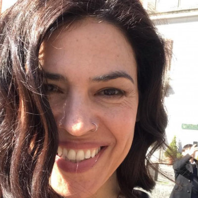 Ναταλία Δραγούμη: Στην κουζίνα της ετοιμάζει αυγά και κουλουράκια για το Πάσχα  (pics)