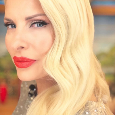 Matchy-matchy! Κόκκινα κραγιόν και βερνίκια για να αντιγράψεις το Πασχαλινό Look της Ελένης