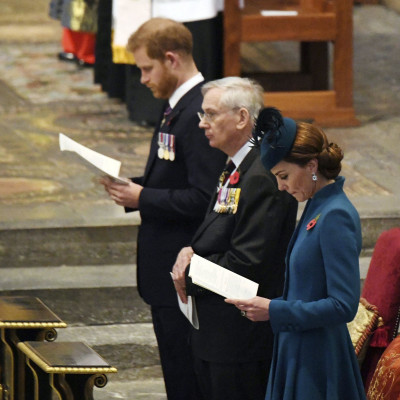 Καμία έχθρα απολύτως: Ο πρίγκιπας Harry κοιτάζει την Kate  και γίνεται viral δίκαια