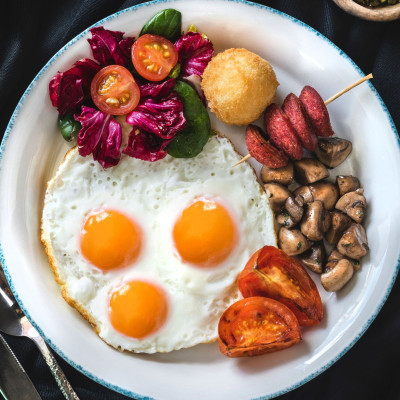 Τηγανητά, scrambled, ποσέ: Έτσι θα φτιάχνεις πάντα τέλεια τα αυγά σου (+video)