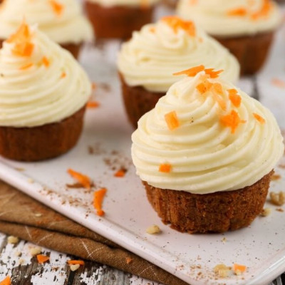 Carrot cake cupcakes