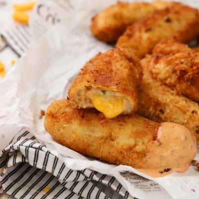 Τυρένια sticks πατάτας με cocktail sauce