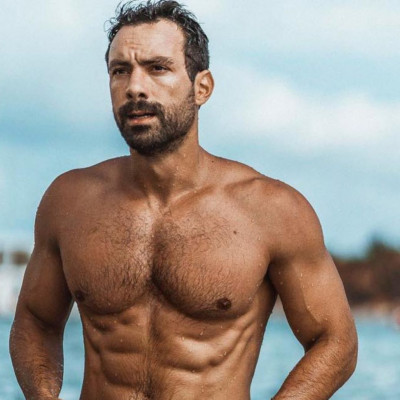 Σάκης Τανιμανίδης: Δείτε σπάνιες φωτογραφίες του με αφορμή τα γενέθλιά του