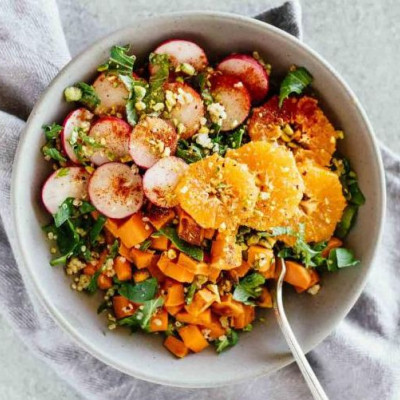 Detox σαλάτα με κινόα και μανταρίνι