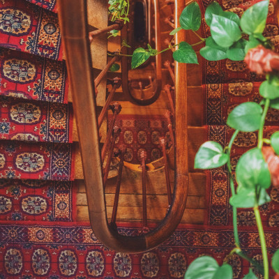 Πώς θα καθαρίσεις τα χαλιά προτού τα μαζέψεις για το καλοκαίρι (video)