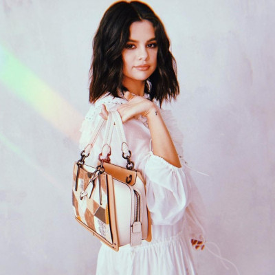 Η Selena Gomez επέστρεψε στο μέρος που λάτρευε ο Justin Bieber με νέο αγόρι