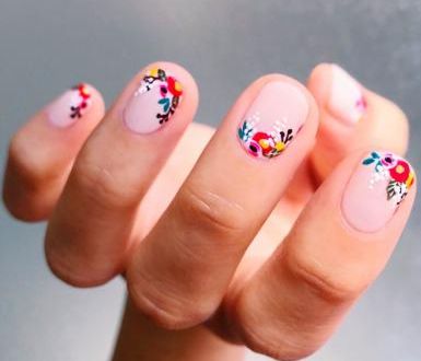Φλοράλ νύχια: Τα σχέδια που έχουν λατρέψει αμέτρητες γυναίκες σε όλο τον κόσμο