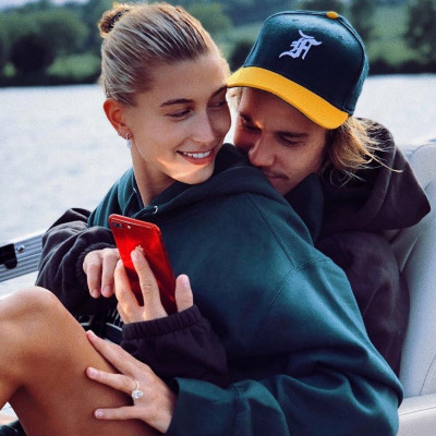 Αυτός είναι ο λόγος που η Hailey πήγε χωρίς τον Justin στο Met Gala