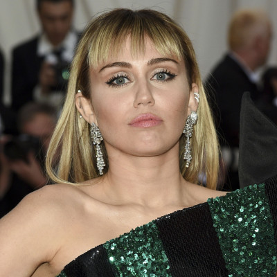 Η Miley Cyrus έγινε ίδια ο Joe Jonas και δεν κάνουμε πλάκα