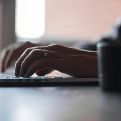 3 tips για να αδυνατίζεις ενώ δουλεύεις στο γραφείο