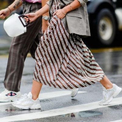 Σου δείχνουμε τα 8 παπούτσια που ταιριάζουν με όλα τα φορέματα του καλοκαιριού!