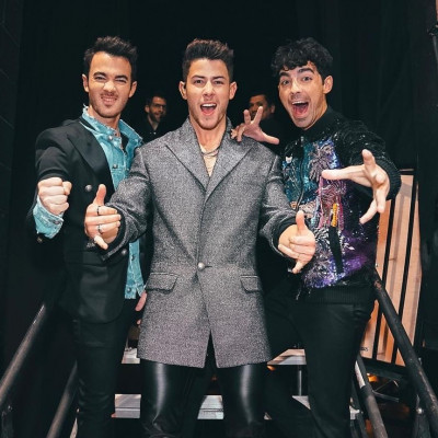 Οι Jonas Brothers ξεσήκωσαν το κοινό στον τελικό του «The Voice» (+video)