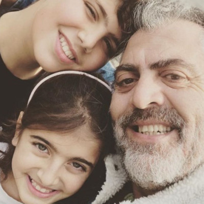 «Το Τατουάζ»: Δείτε τον αστυνόμο Σέκερη, Κούλλη Νικολάου με τη γυναίκα και τα παιδιά του (pics)