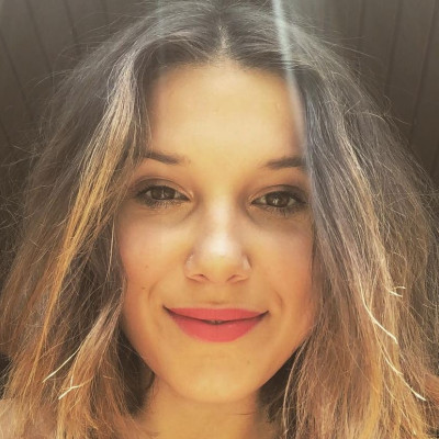 Η Millie Bobby Brown ξεκίνησε να οδηγεί κι αυτό που είπε είναι ξεκαρδιστικό
