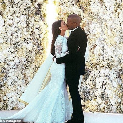 Μόνο η Kim Kardashian & ο Kanye West θα μπορούσαν να κάνουν κάτι τέτοιο για την επέτειό τους