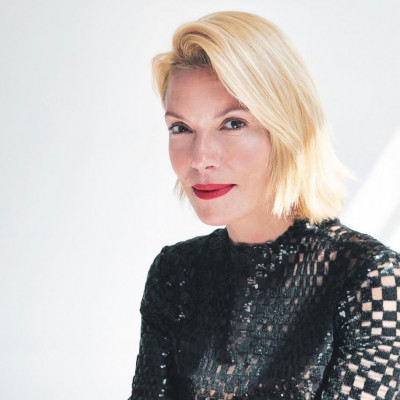 Προσκυνούμε: Η Βίκυ Καγιά ποζάρει με μπουρνούζι και εντελώς αμακιγιάριστη