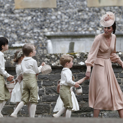 Οδηγός Αγοράς: 10 φορέματα για εσένα που θα γίνεις κουμπάρα το καλοκαίρι