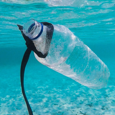 Αυτός ο 17χρονος εντυπωσιάζει καθαρίζοντας τον βυθό στις παραλίες της Αττικής