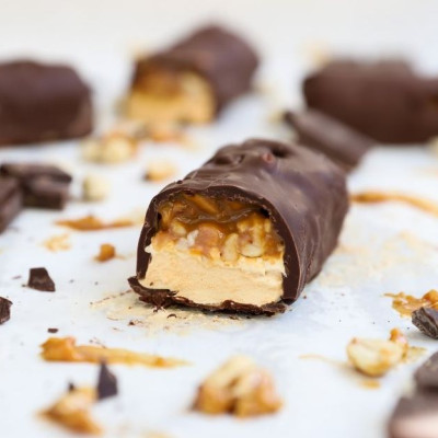 Φτιάξε πανεύκολα τις πιο νόστιμες σπιτικές snickers