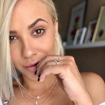 7 φορές που πήραμε έμπνευση τη Λάουρα Νάργες και τα posts της στο Instagram (photos)