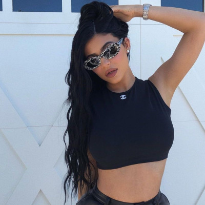 H Kylie Jenner έβαλε ένα λευκό ολόσωμο μαγιό και προκάλεσε πανικό στο Instagram