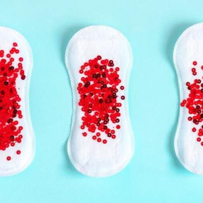 Μηνορραγία ή βαριά περίοδος: 4 συμπτώματα που πρέπει να σας ανησυχήσουν