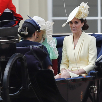 Οι γκριμάτσες της Kate Middleton που έγιναν viral και η ταραχή της στην θέα της Meghan Markle