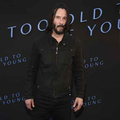 Γιατί όλοι ασχολούνται με τον Keanu Reeves; Οι φωτογραφίες που κάνουν το γύρο του κόσμου (photos)