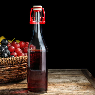 Ξύδι από κόκκινο κρασί: Τα οφέλη του για την υγεία και τη σιλουέτα σας (εικόνες)