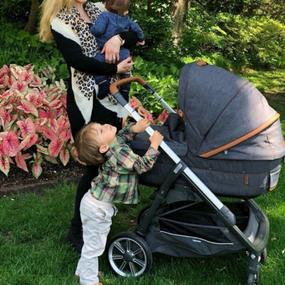 Ελληνίδα παρουσιάστρια φωτογραφίζεται μετά από καιρό με τα δυο της παιδιά (pics)