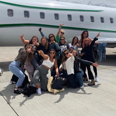 Ουάου! Η Sophie Turner έκανε bachelorette party μαζί με τη Maisie Williams και τις φίλες της