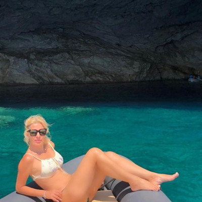 Ελένη Μενεγάκη: Το πρωινό μπάνιο, το σχόλιο follower και η απάντησή της (pics)