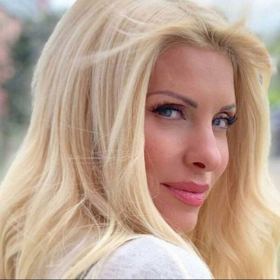 Ελένη Μενεγάκη χωρίς ρετούς: Στην Άνδρο μόνο με το μαγιό - Άφωνο το Instagram με τα πόδια της (pics)