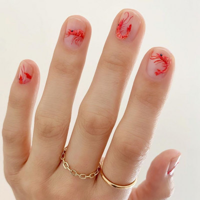 Ερμ… Αυτό το nail art γίνεται τάση και μας αρέσει πολύ!