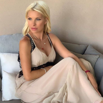 Ελένη Μενεγάκη: Ούτε που φαντάζεστε με ποιο τραγούδι της Καίτης Γαρμπή μας καλημέρισε (pics)