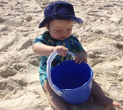 Αντηλιακή προστασία μωρών: λοσιόν, καπέλα και ρουχισμός