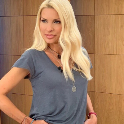 Ελένη Μενεγάκη: Δε φαντάζεστε πόσες φορές έβαλε το ίδιο μπλουζάκι (Photos)