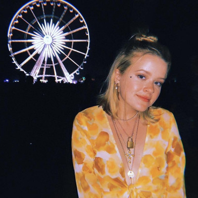 Η κόρη της Reese Witherspoon δίνει συμβουλές για ένα τέλειο δωμάτιο στο Πανεπιστήμιο