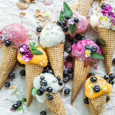 Πώς να φτιάξεις το δικό σου υγιεινό παγωτό με 3 μόνο υλικά, και χωρίς αβγό