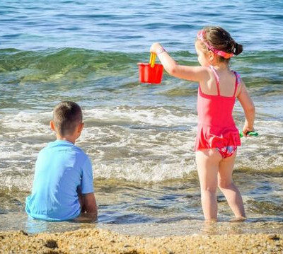 Όταν η χρήση του παιδικού αντηλιακού γίνεται… παιχνίδι