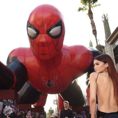 Tom Holland και Zendaya τραβούν όλα τα βλέμματα στην πρεμιέρα του Spider-Man: Far From Home