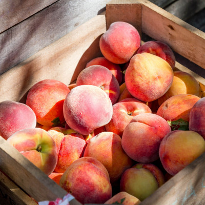 Ο πιο γρήγορος τρόπος για να ξεφλουδίσεις το ροδάκινο