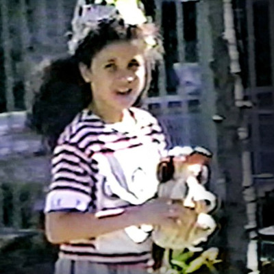 Όταν η 8χρονη Meghan Markle φορούσε στέμμα πριν γίνει διάσημη και πριγκίπισσα (vid)