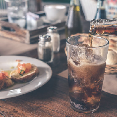 Πώς θα παγώσεις ένα αναψυκτικό σε δύο λεπτά μόνο (video)